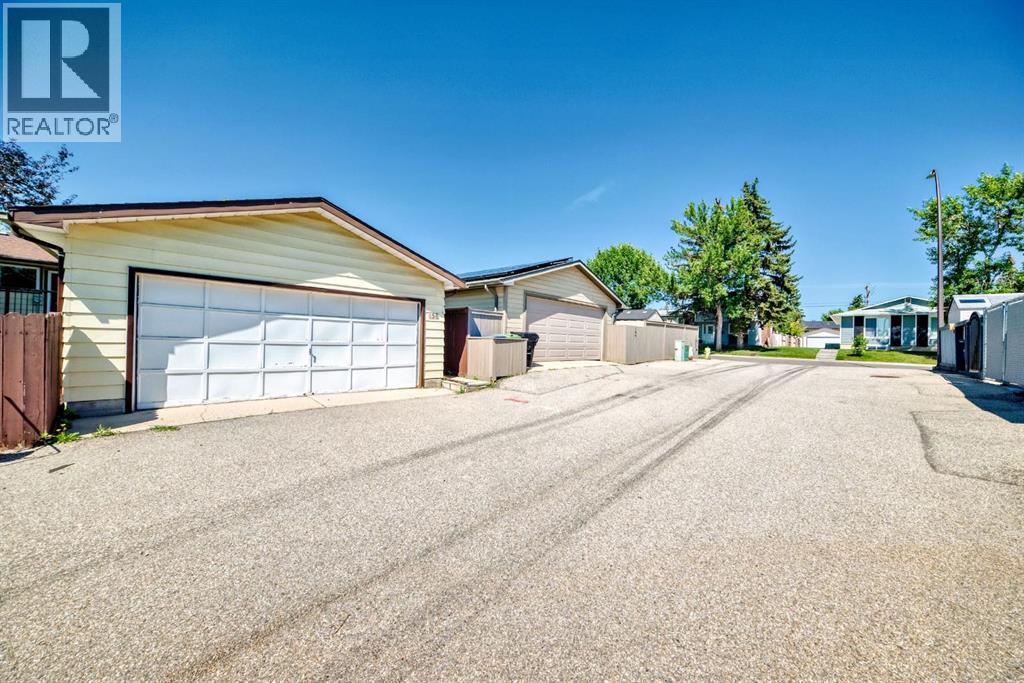 Single Family House 4 Level for Sale in  Whiteview Close NE Whitehorn Calgary 