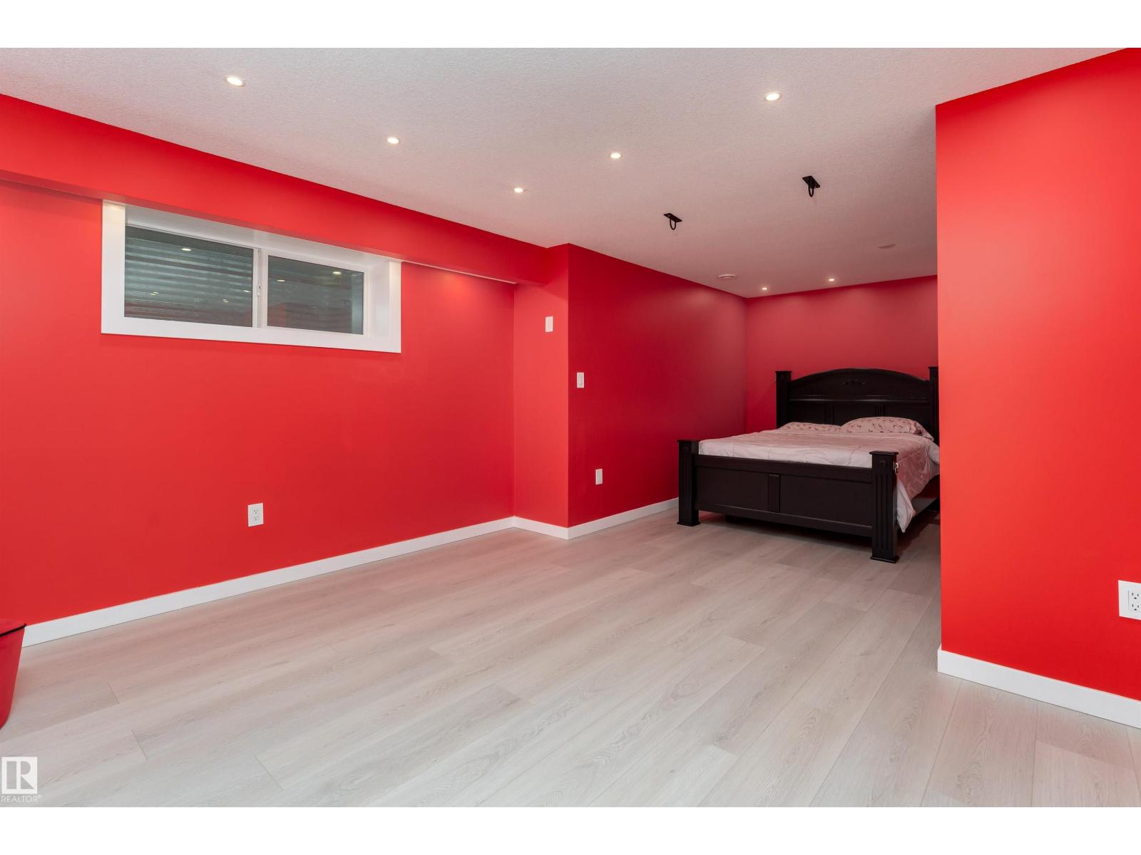 Photo 10 of 11535 16 Av Sw, Edmonton AB