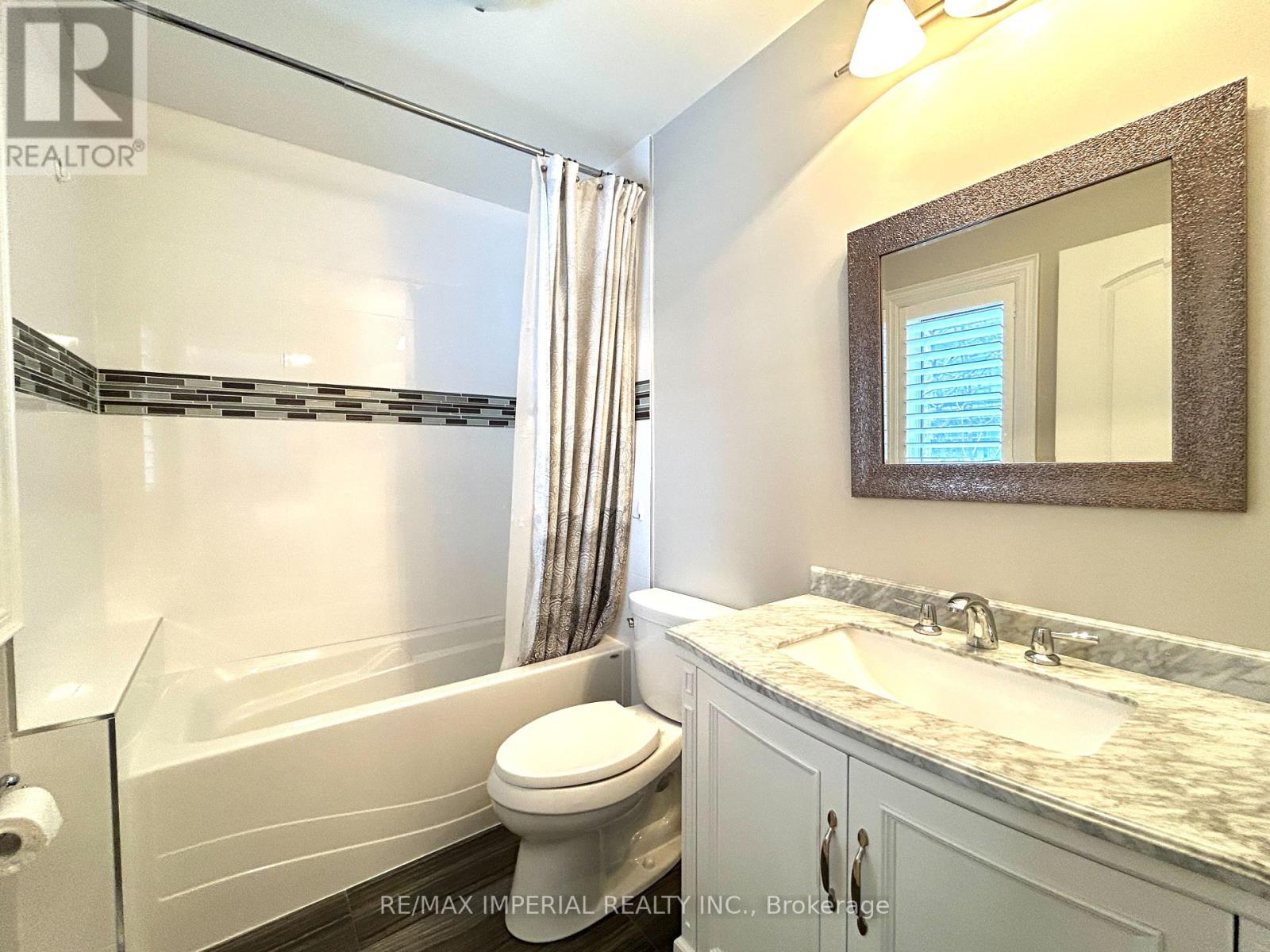 Photo 30 of 418 Queen Mary Drive, Oakville ON