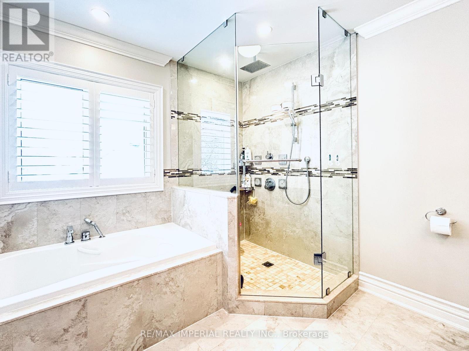 Photo 24 of 418 Queen Mary Drive, Oakville ON