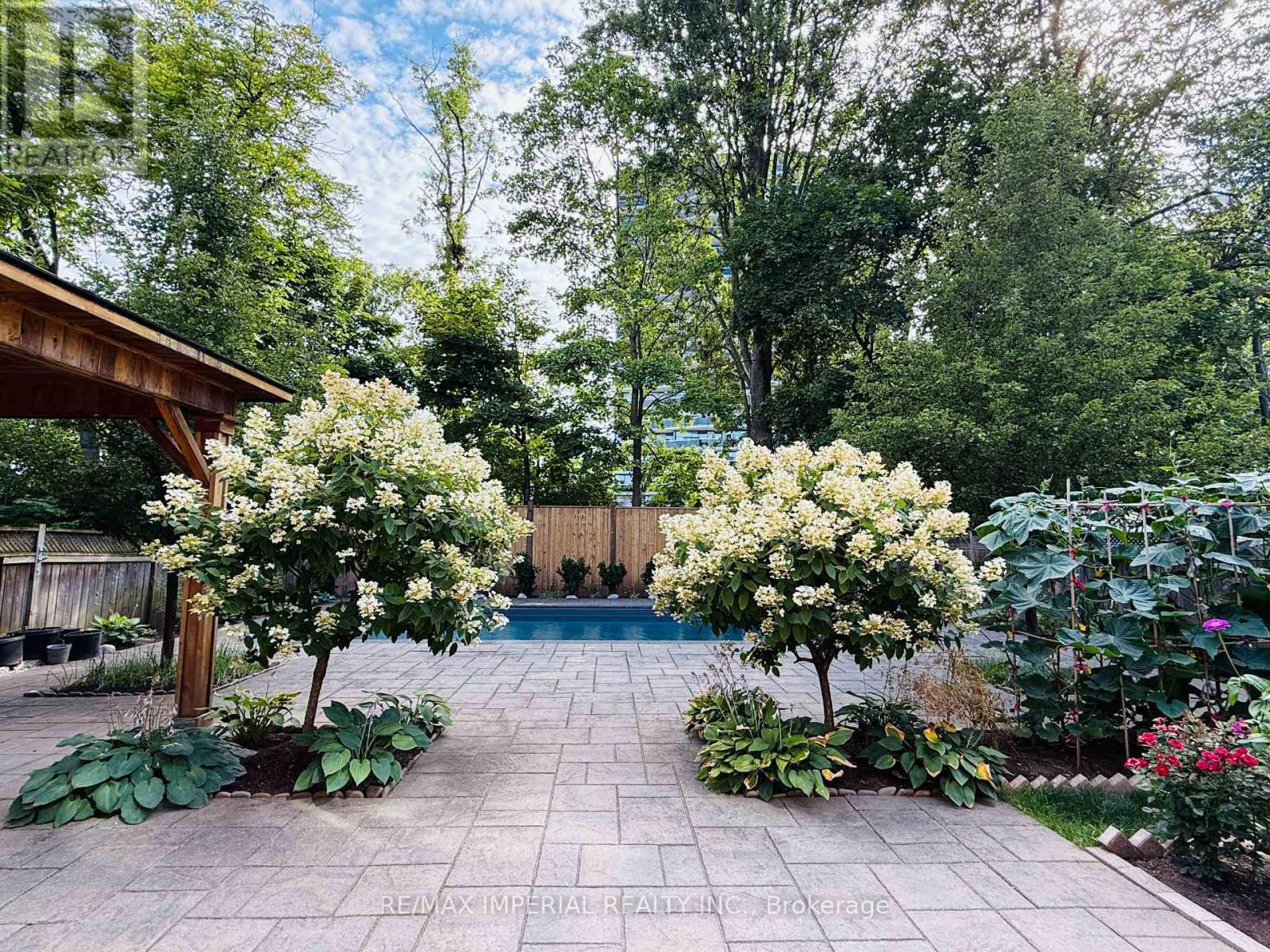 Photo 38 of 418 Queen Mary Drive, Oakville ON