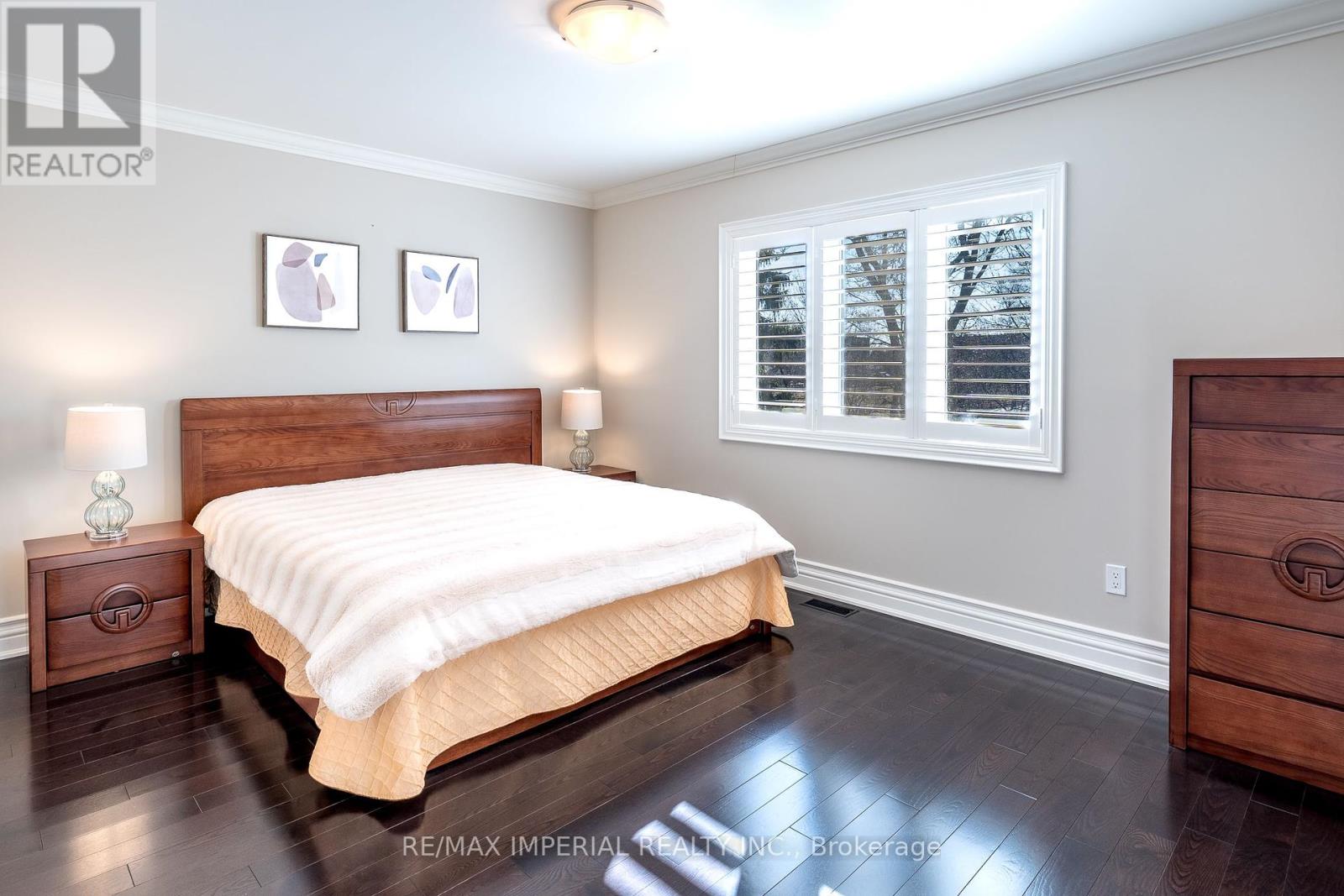 Photo 27 of 418 Queen Mary Drive, Oakville ON
