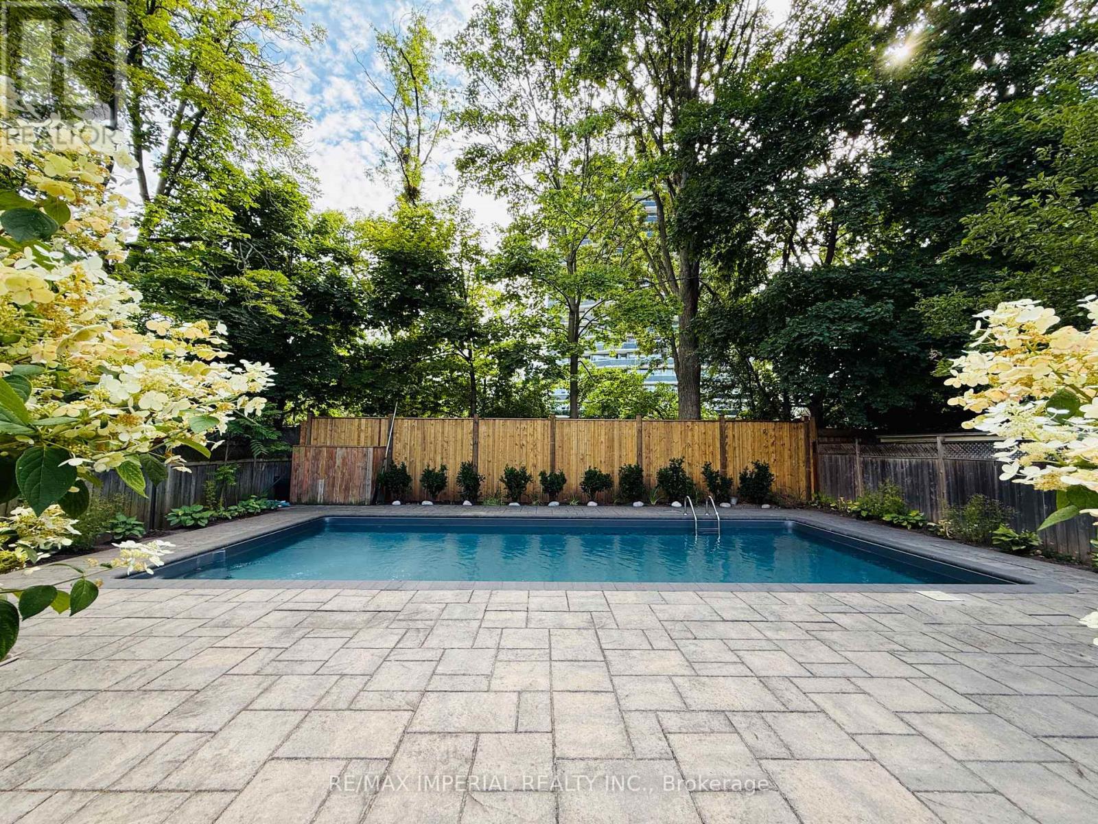 Photo 46 of 418 Queen Mary Drive, Oakville ON