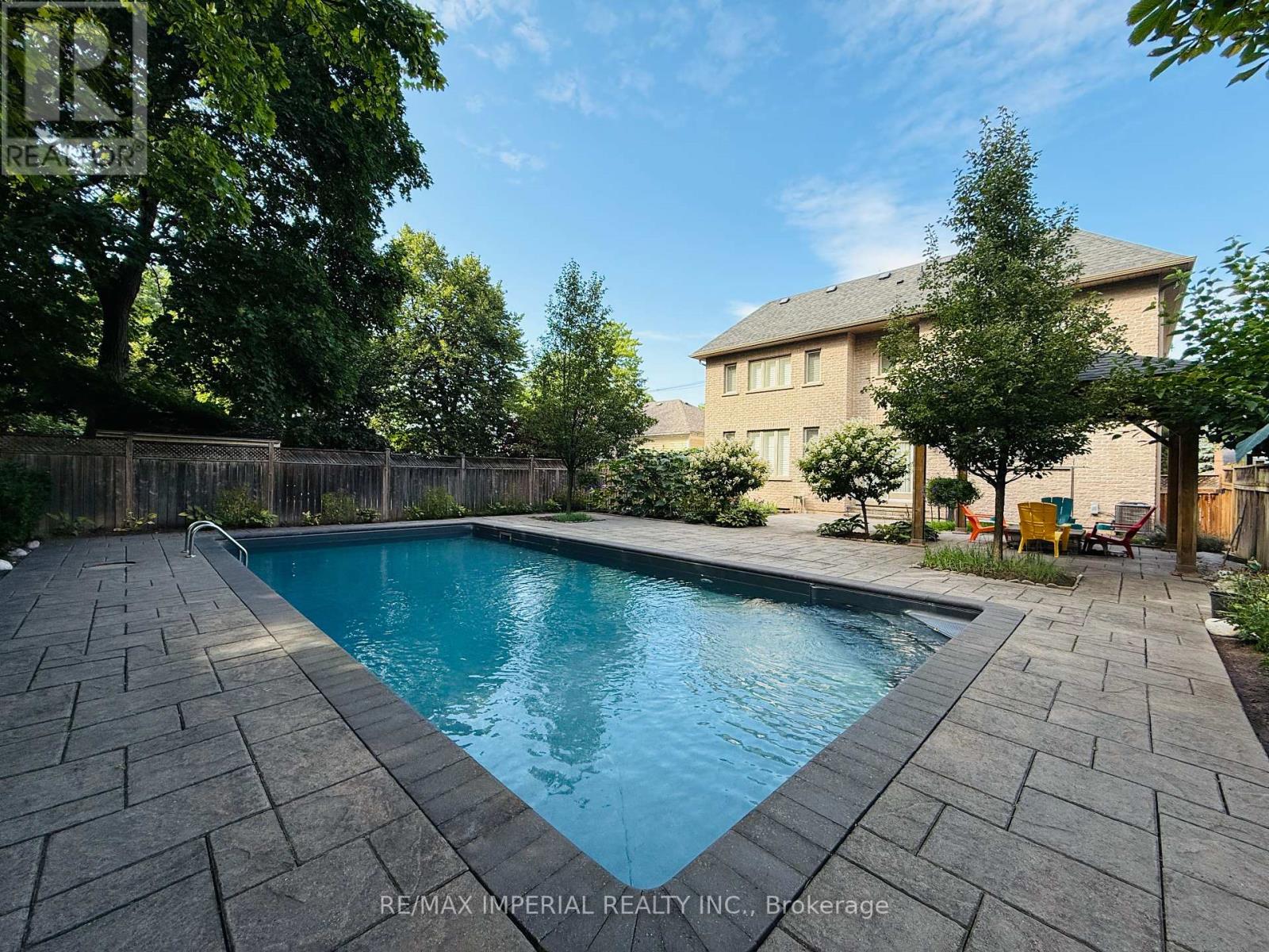 Photo 43 of 418 Queen Mary Drive, Oakville ON