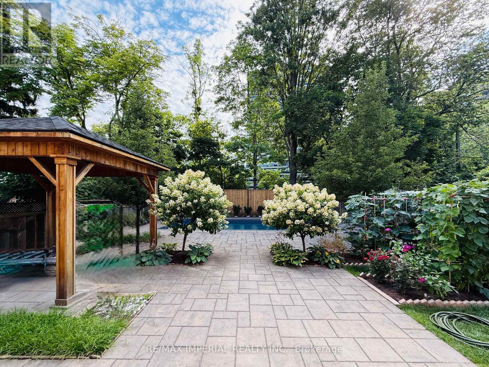 Photo 47 of 418 Queen Mary Drive, Oakville ON