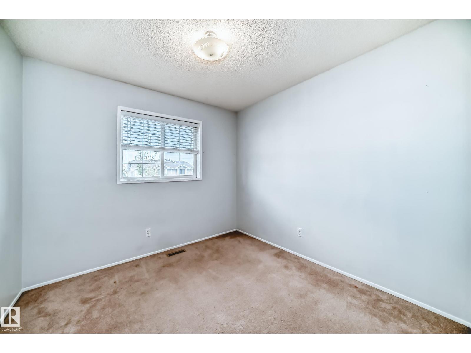 Photo 5 of 16217 57 St Nw, Edmonton AB