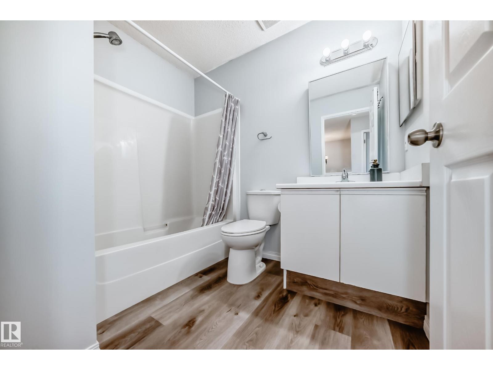 Photo 9 of 16217 57 St Nw, Edmonton AB