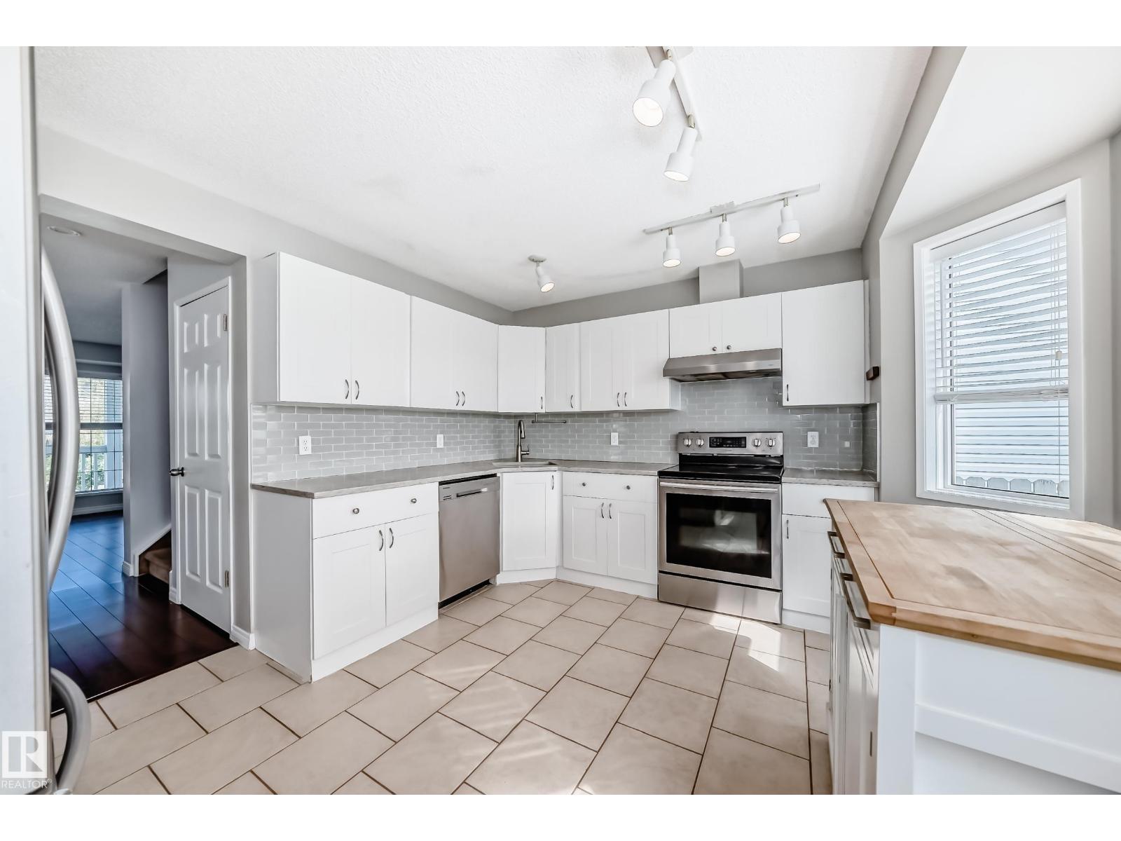 Photo 20 of 16217 57 St Nw, Edmonton AB