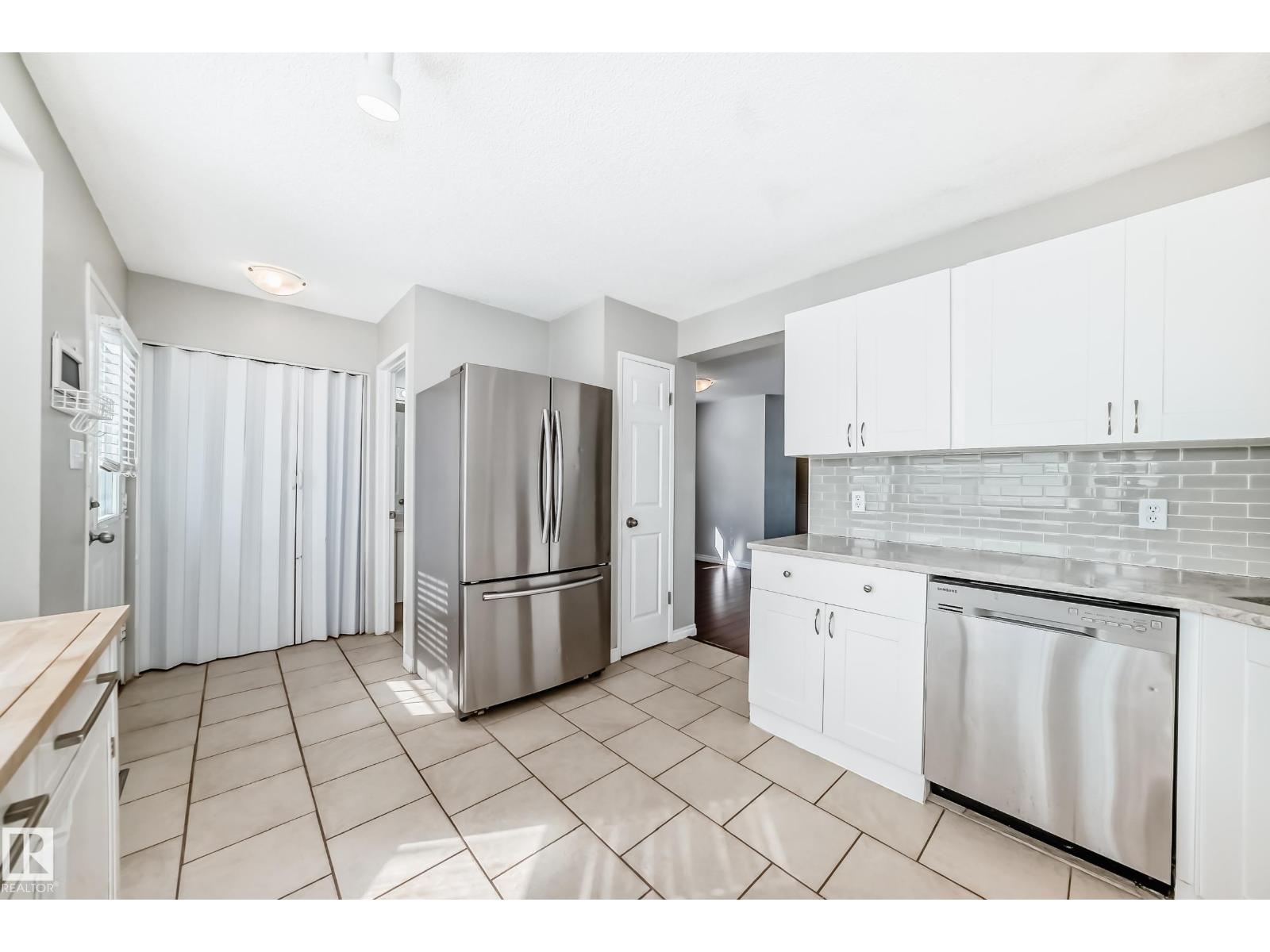 Photo 19 of 16217 57 St Nw, Edmonton AB
