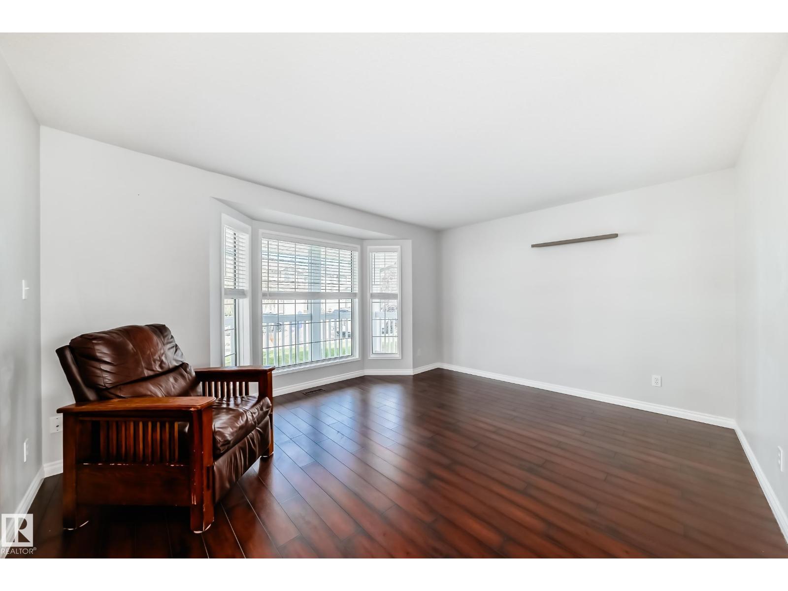Photo 4 of 16217 57 St Nw, Edmonton AB