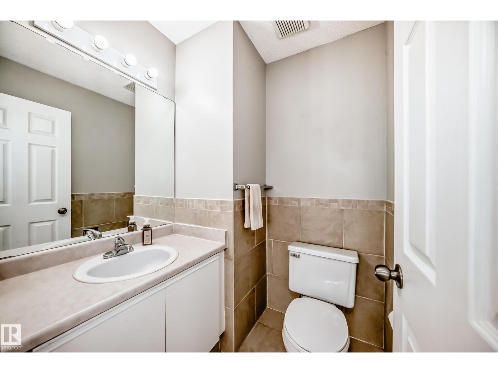 Photo 3 of 16217 57 St Nw, Edmonton AB