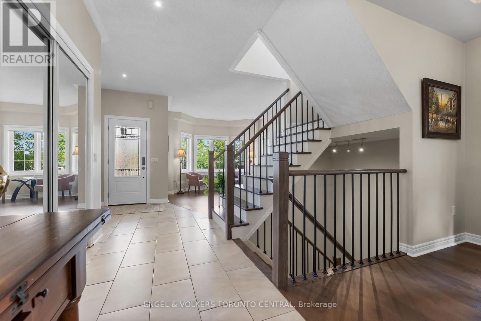 Photo 5 of 1510 Samuelson Circle, Mississauga ON