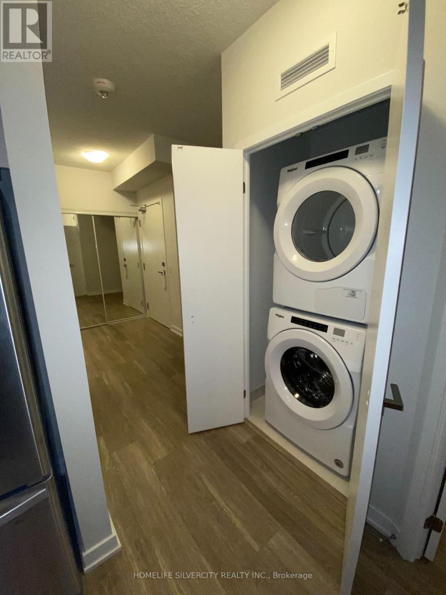 Photo 8 of 805 4085 Parkside Village Drive, Mississauga ON