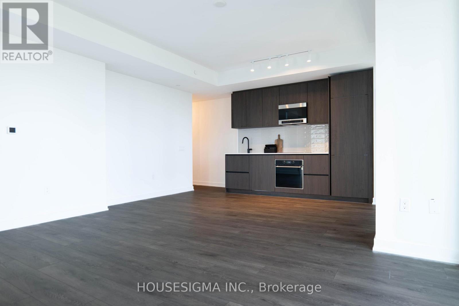 Photo 13 of 127 Broadway Avenue, Toronto ON
