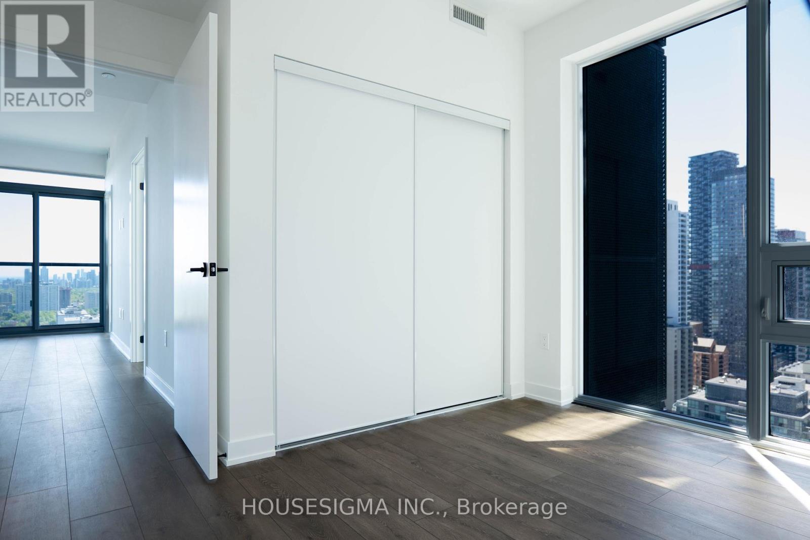 Photo 4 of 127 Broadway Avenue, Toronto ON