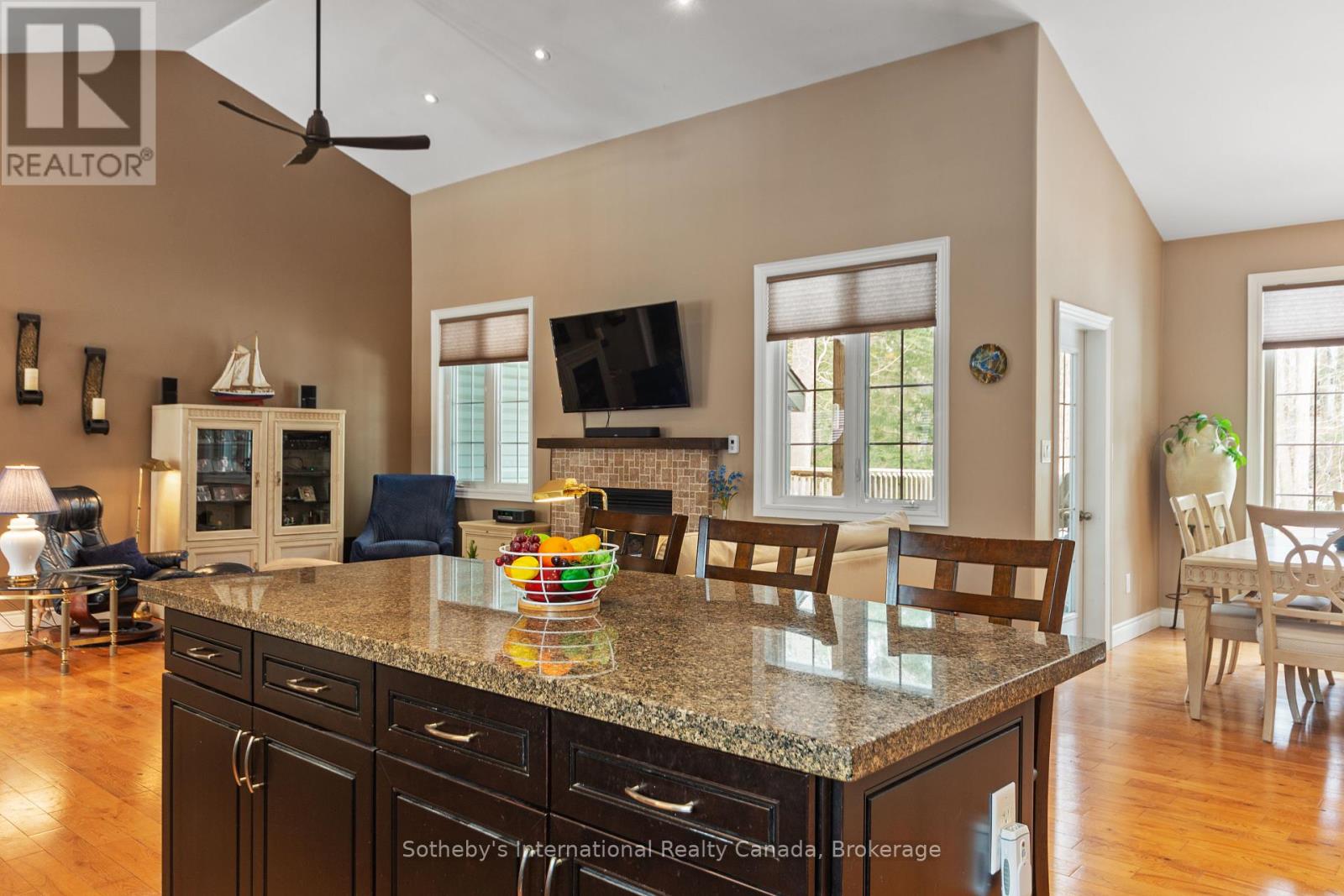 Photo 18 of 156 Moreau Parkway, Tiny ON