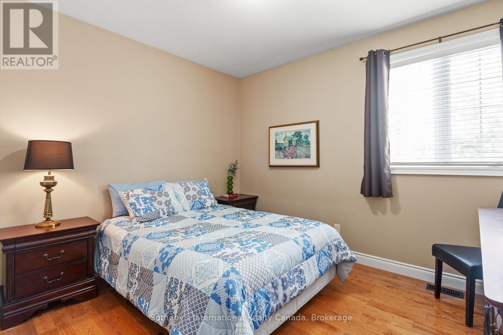 Photo 23 of 156 Moreau Parkway, Tiny ON