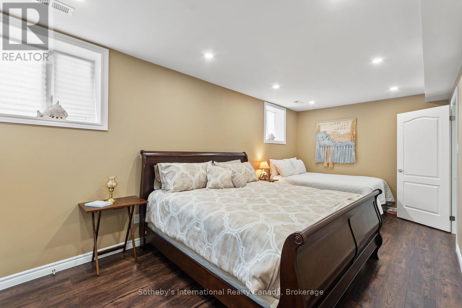 Photo 2 of 156 Moreau Parkway, Tiny ON