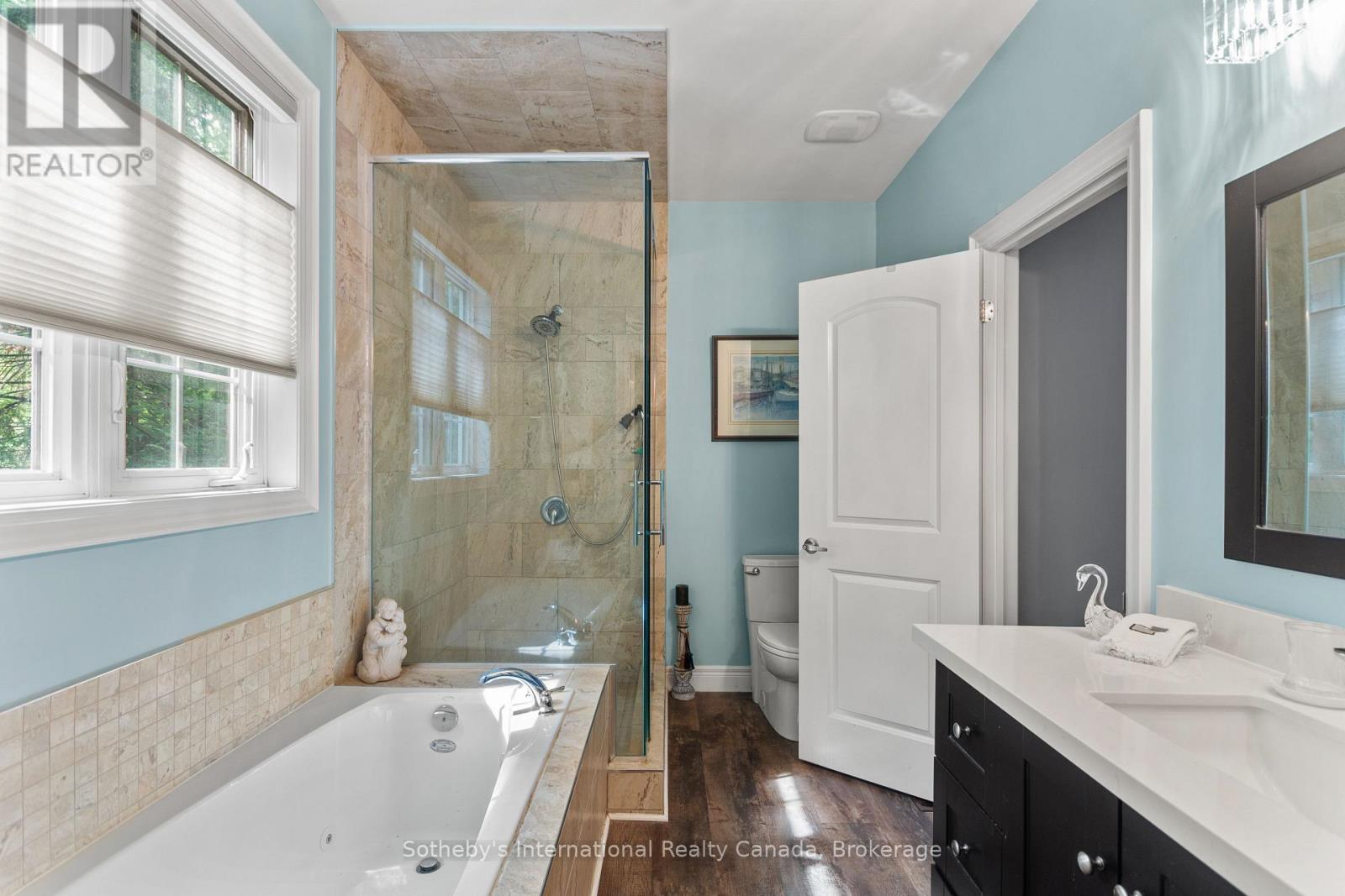 Photo 10 of 156 Moreau Parkway, Tiny ON