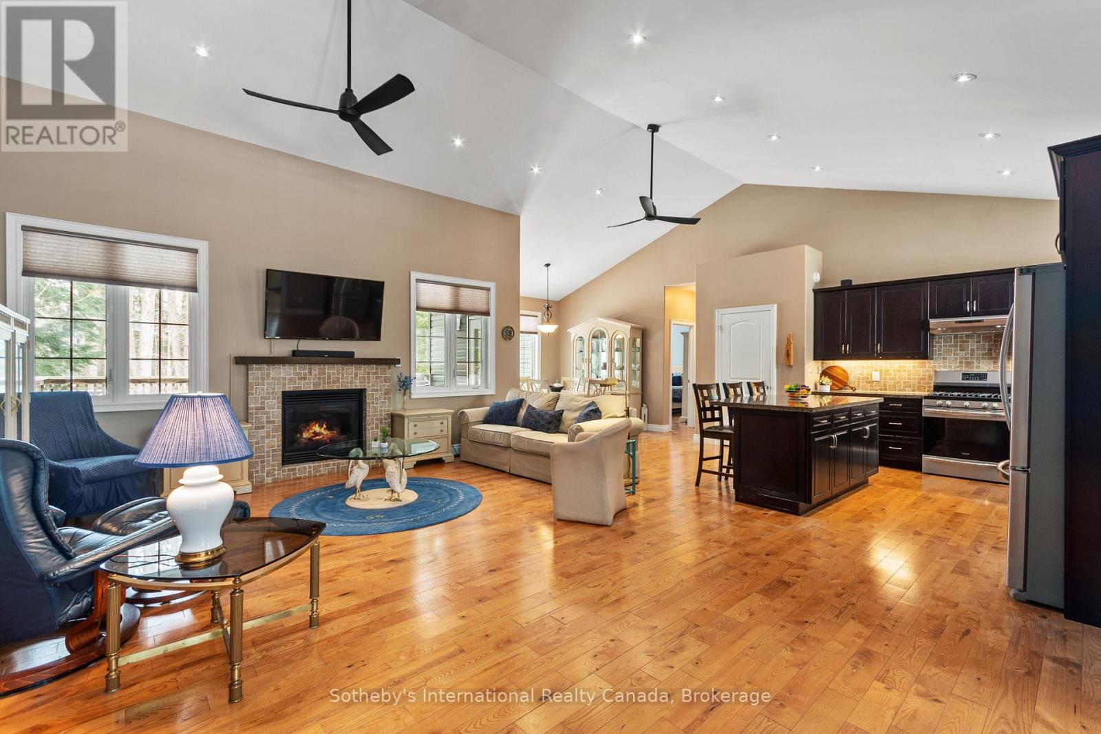 Photo 9 of 156 Moreau Parkway, Tiny ON