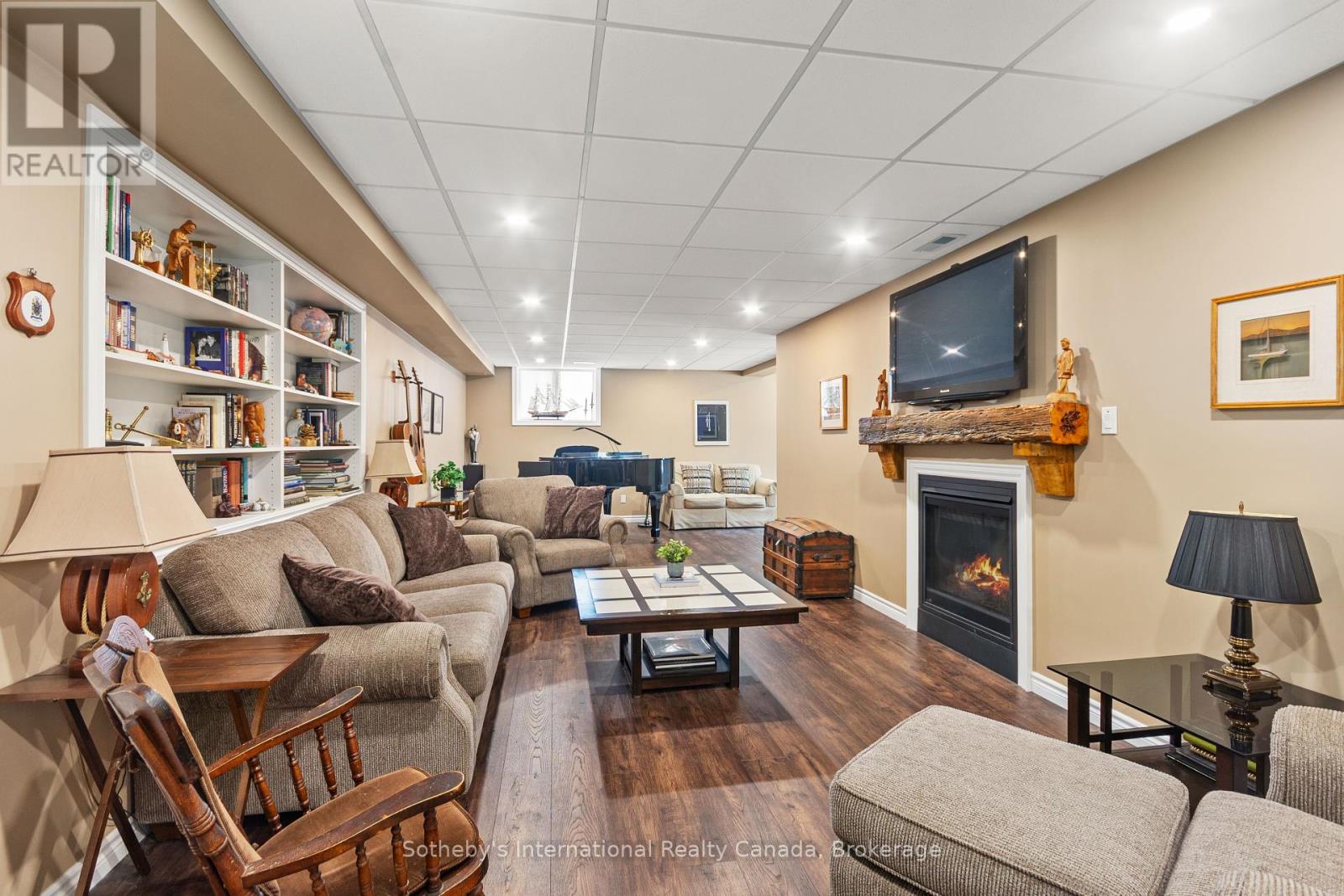 Photo 4 of 156 Moreau Parkway, Tiny ON