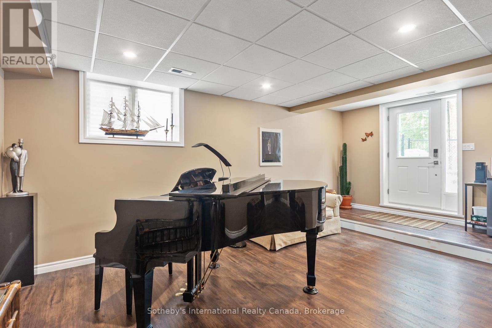 Photo 34 of 156 Moreau Parkway, Tiny ON