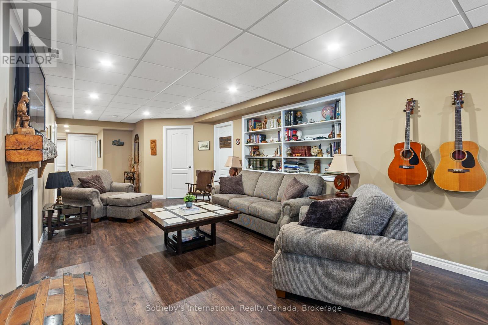 Photo 8 of 156 Moreau Parkway, Tiny ON