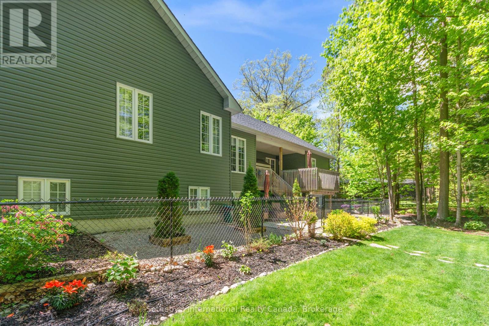 Photo 11 of 156 Moreau Parkway, Tiny ON