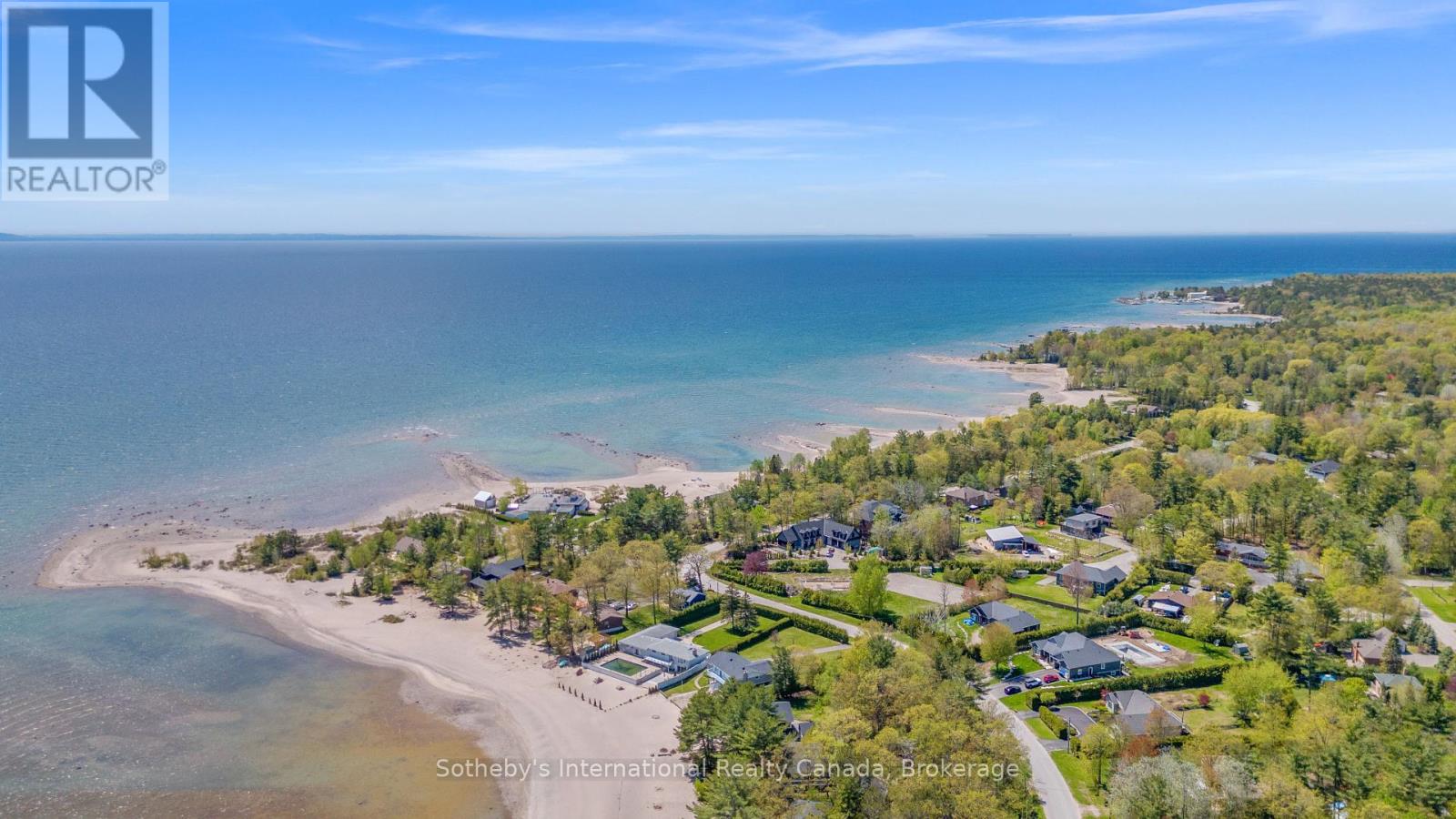 Photo 5 of 156 Moreau Parkway, Tiny ON
