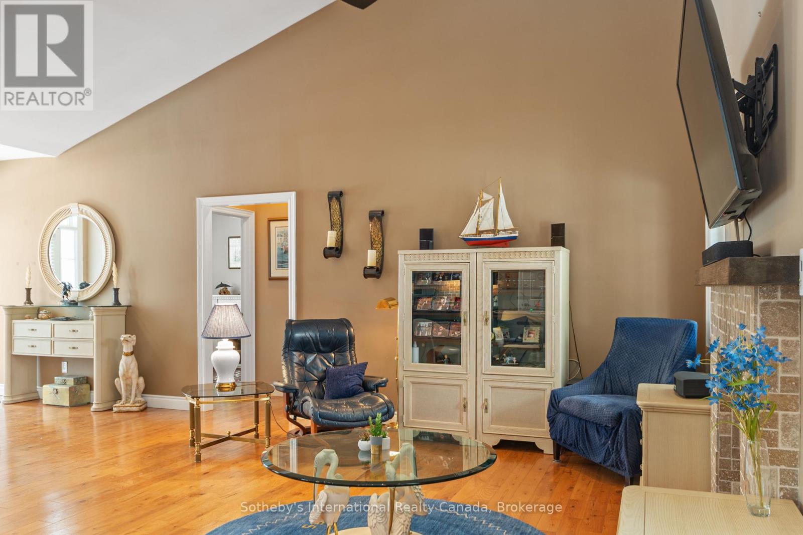 Photo 24 of 156 Moreau Parkway, Tiny ON