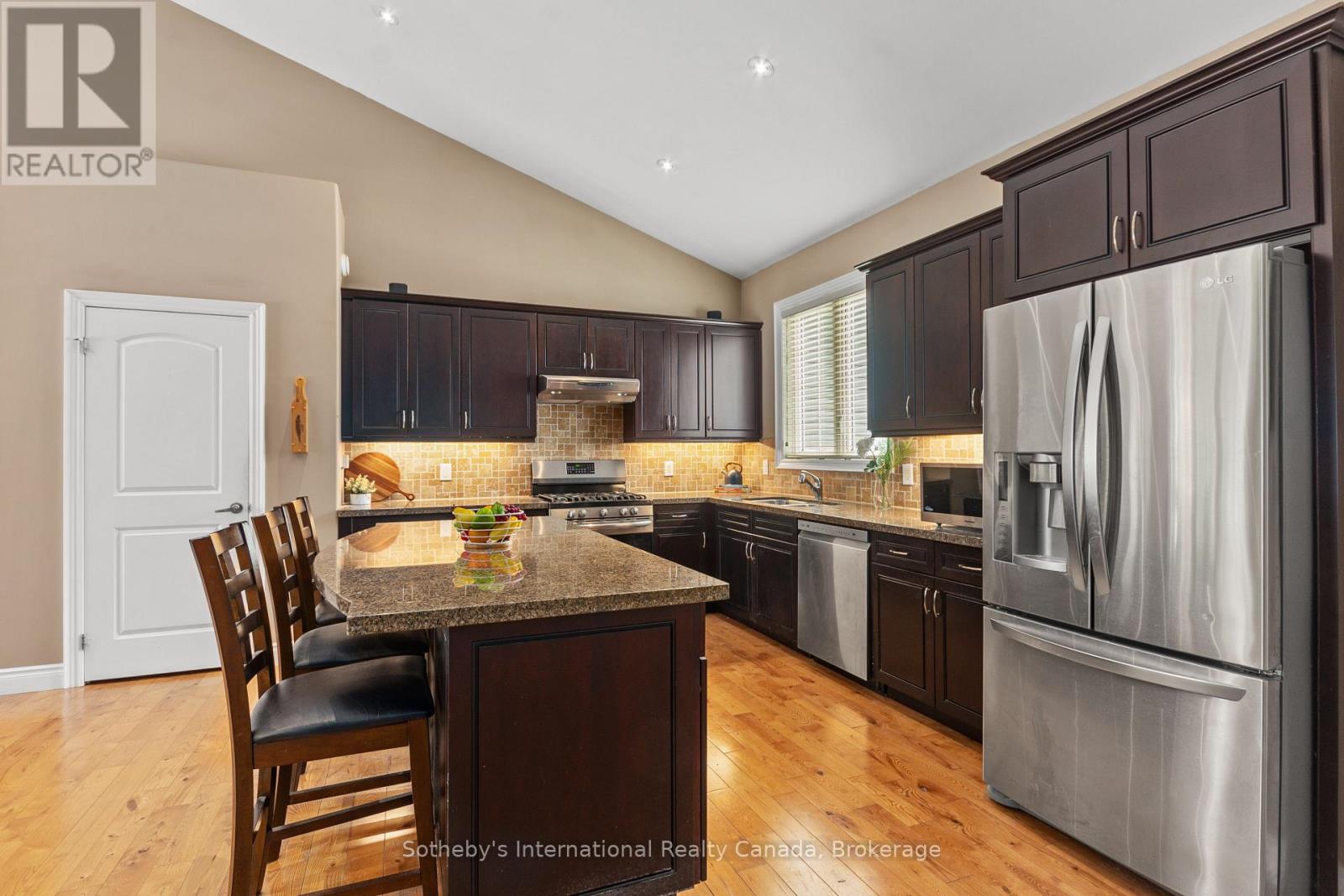 Photo 43 of 156 Moreau Parkway, Tiny ON