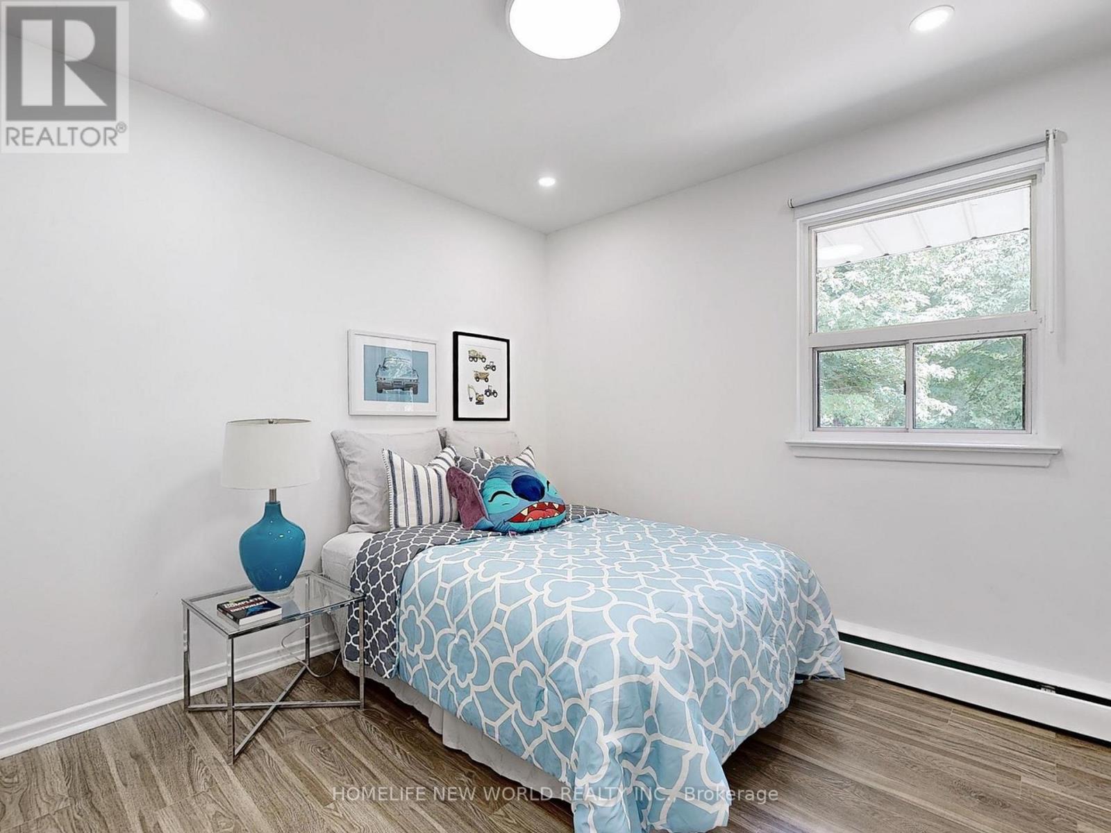 Photo 4 of 65 Donalda Crescent, Toronto ON