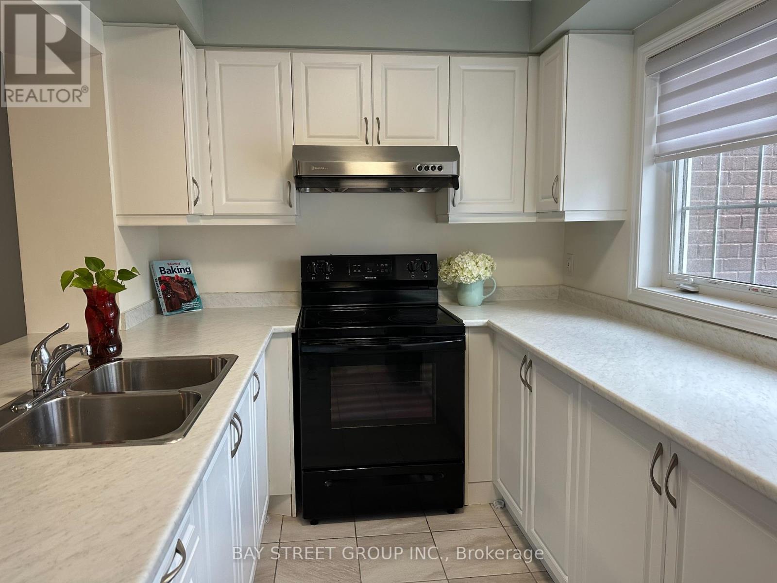 Photo 11 of 1053 Clipper Lane, Pickering ON