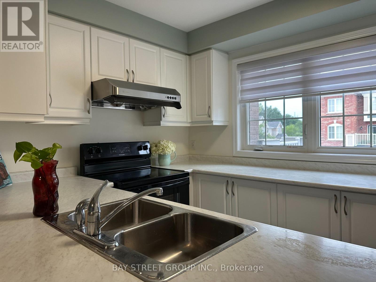 Photo 25 of 1053 Clipper Lane, Pickering ON