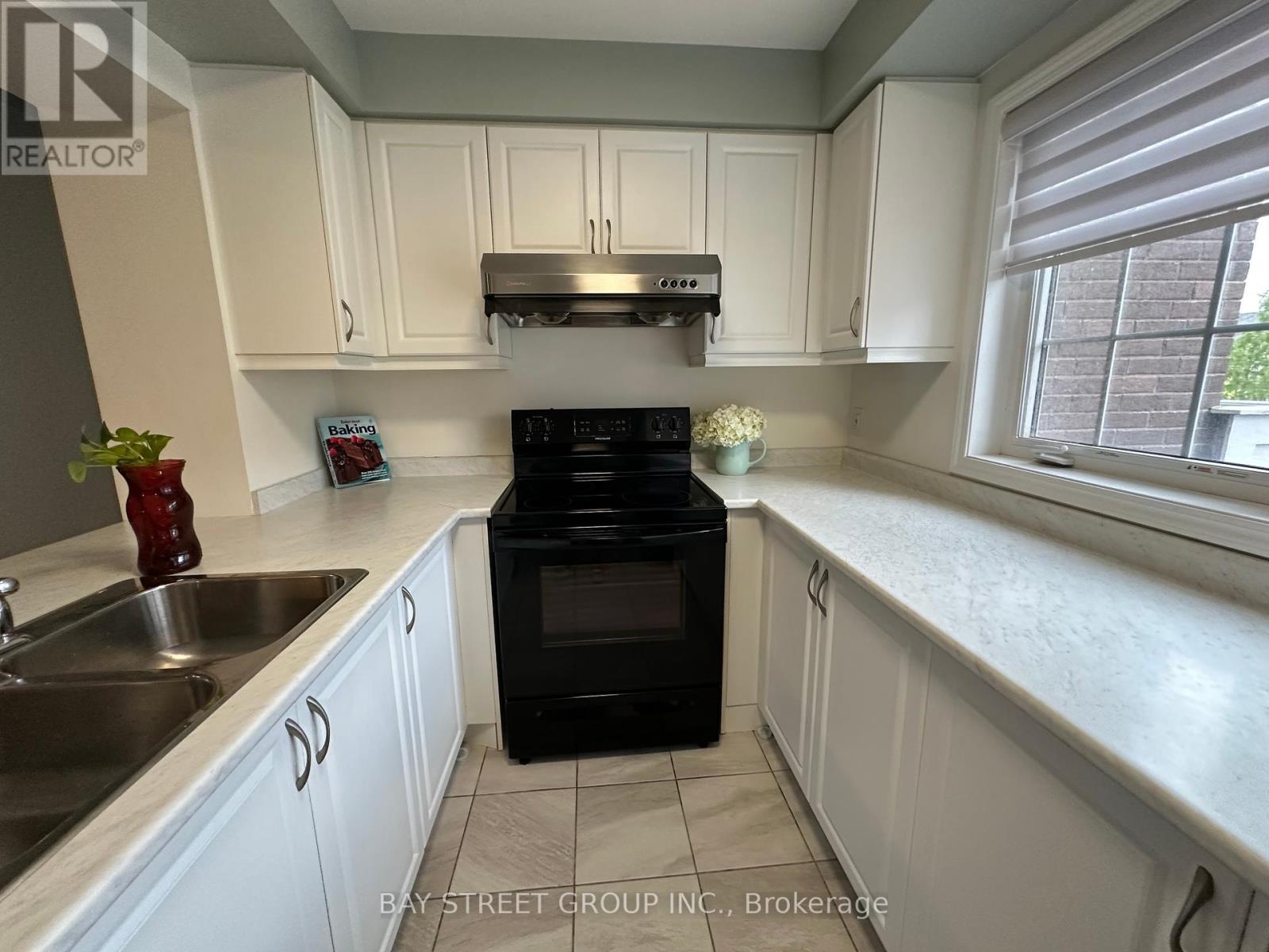 Photo 36 of 1053 Clipper Lane, Pickering ON
