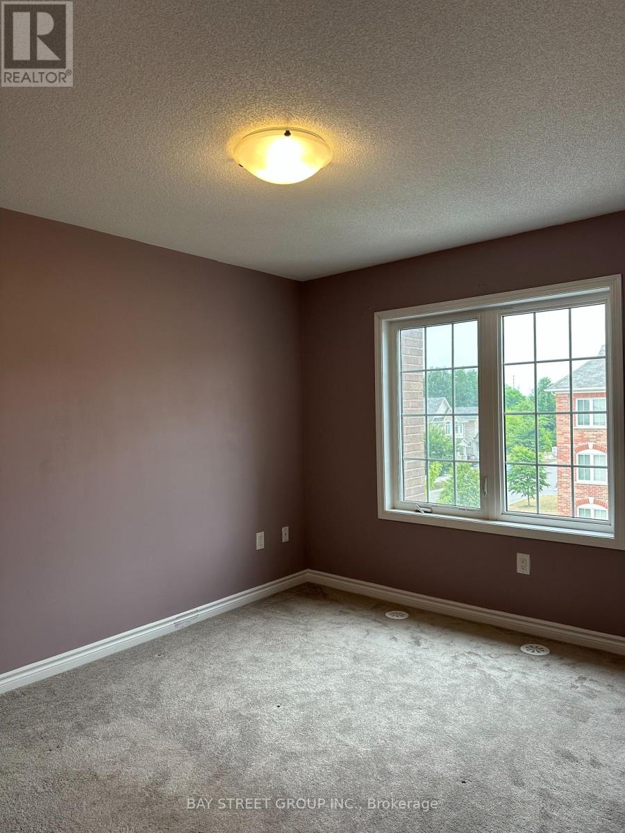 Photo 4 of 1053 Clipper Lane, Pickering ON
