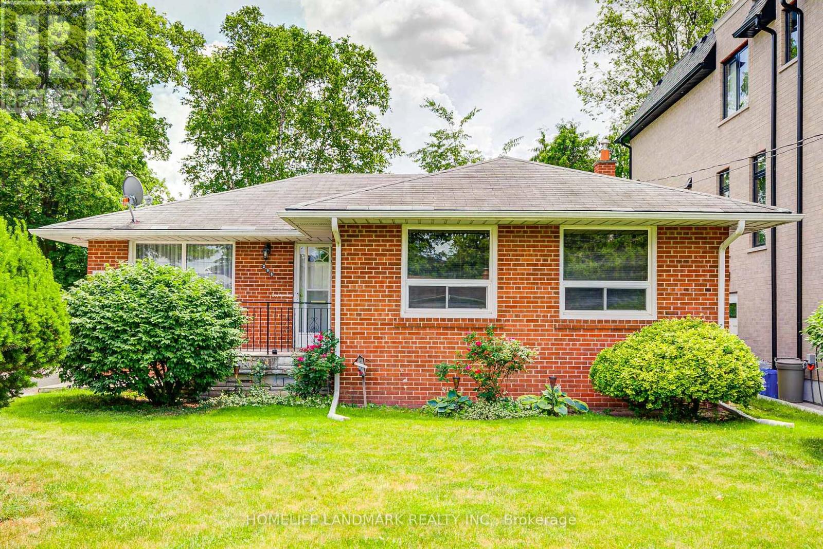 Photo 1 of 296 Boisdale Avenue, Richmond Hill ON