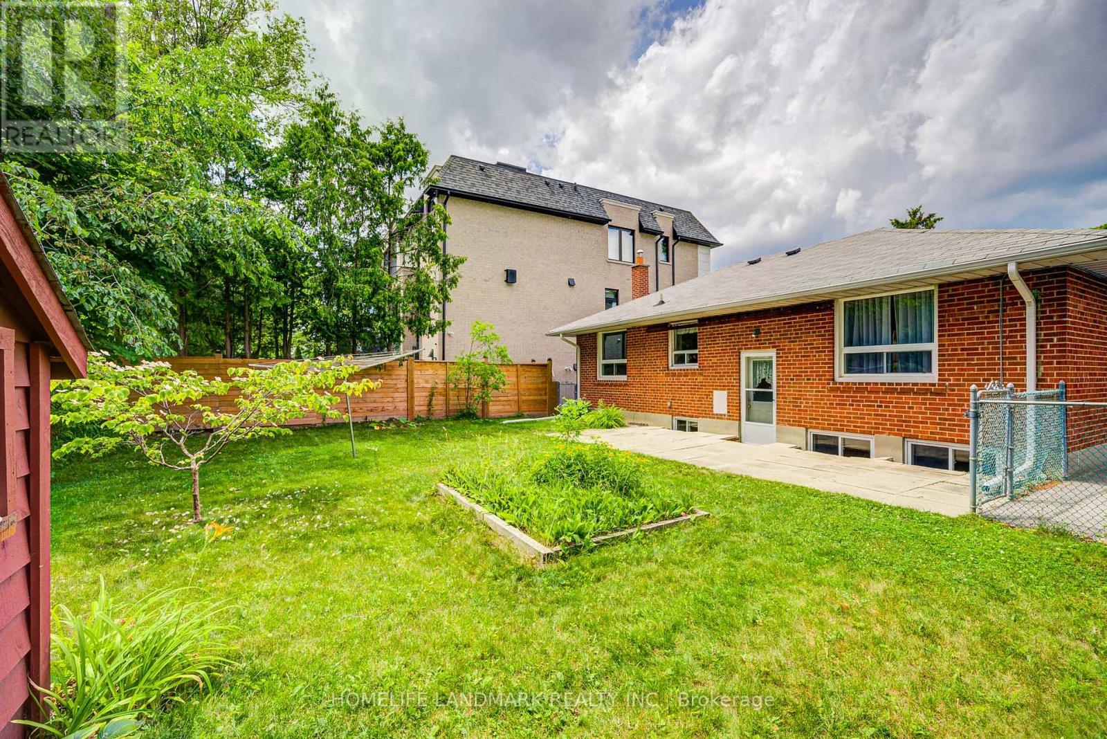 Photo 8 of 296 Boisdale Avenue, Richmond Hill ON