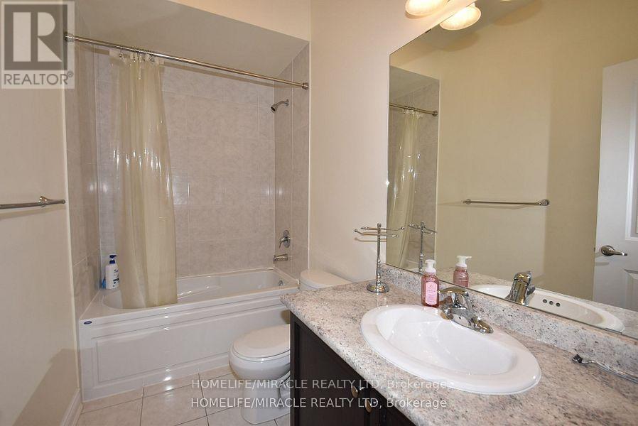 Photo 3 of 183 Easts Corners Boulevard, Vaughan ON