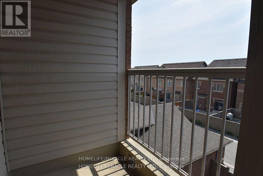 Photo 5 of 183 Easts Corners Boulevard, Vaughan ON