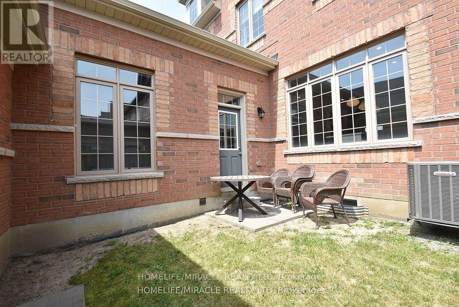 Photo 4 of 183 Easts Corners Boulevard, Vaughan ON