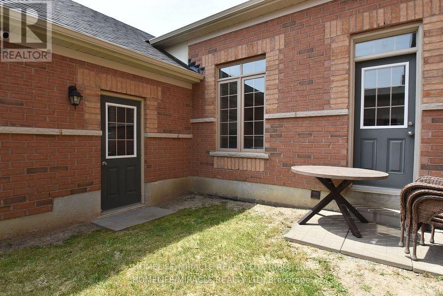 Photo 14 of 183 Easts Corners Boulevard, Vaughan ON