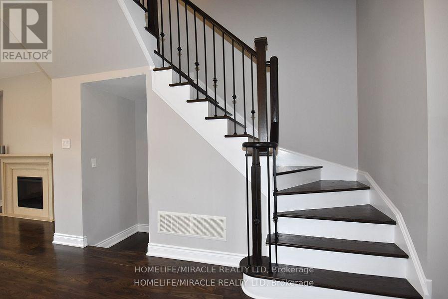 Photo 13 of 183 Easts Corners Boulevard, Vaughan ON