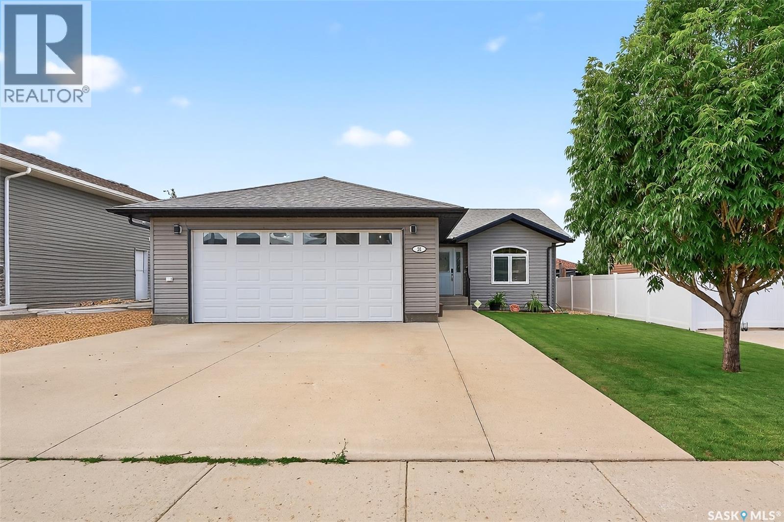 Photo 1 of 26 Everton Crescent, Moose Jaw SK