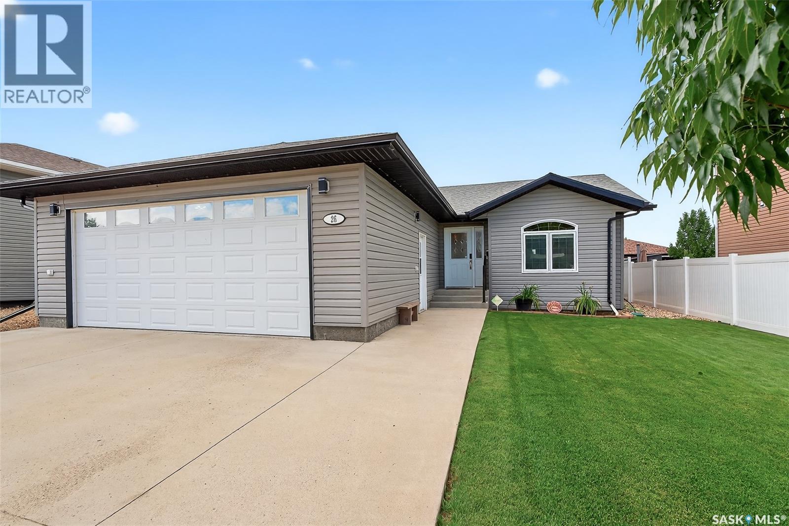 Photo 2 of 26 Everton Crescent, Moose Jaw SK