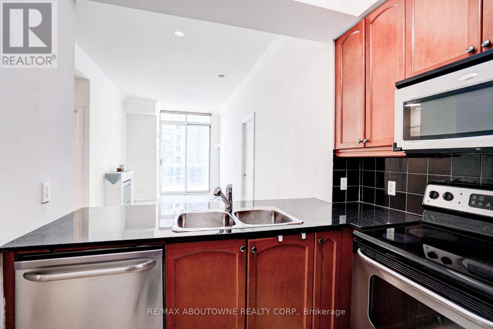 Photo 8 of 2705 90 Absolute Avenue, Mississauga ON