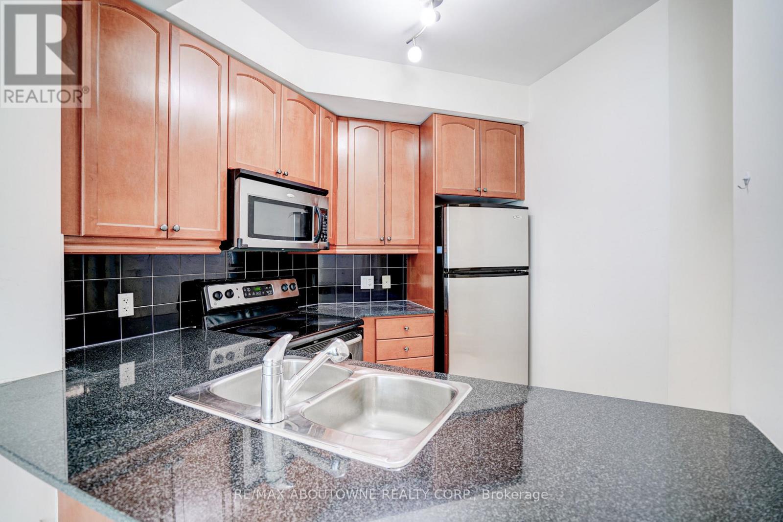 Photo 9 of 2705 90 Absolute Avenue, Mississauga ON