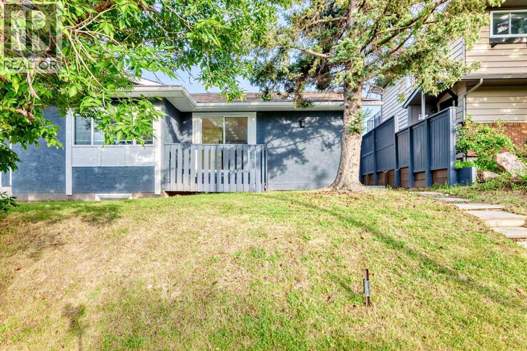 8426 Berkley Road NW, Calgary, Alberta