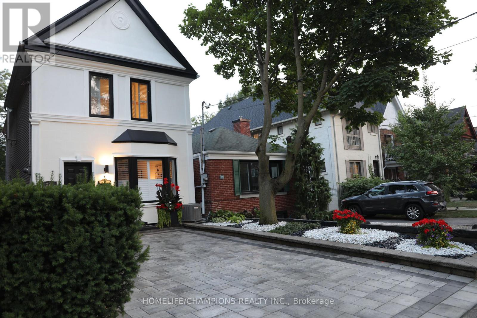 Photo 1 of 291 St Clair Avenue E, Toronto ON