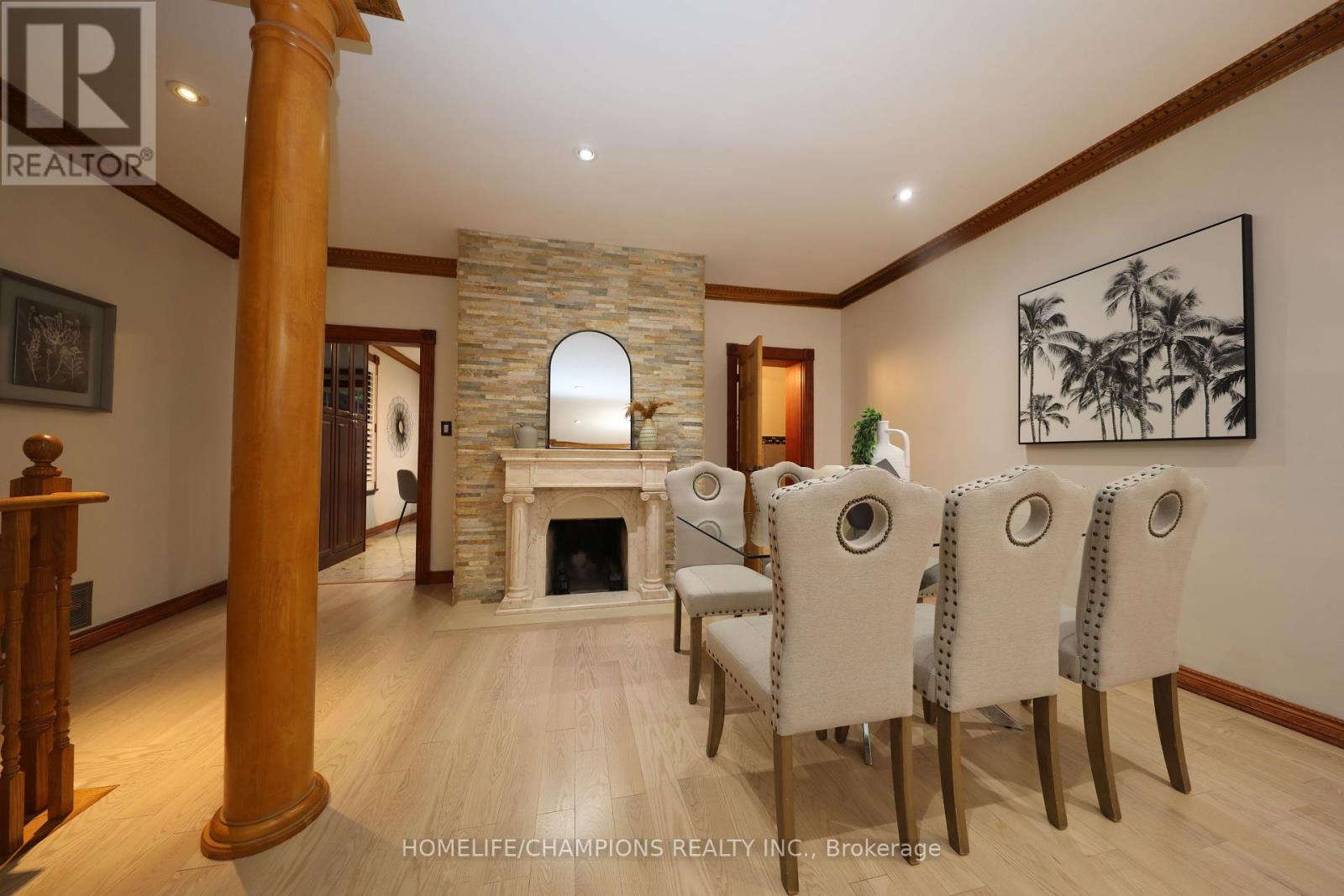 Photo 10 of 291 St Clair Avenue E, Toronto ON